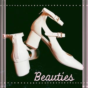 👠NWOT Nine West kitten heels 👠